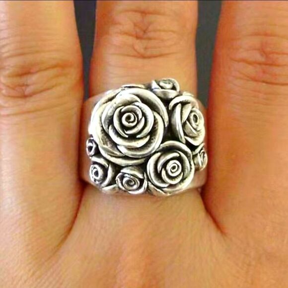 Vintage Style Silvery Rose Flower Ring - Picture 3 of 4
